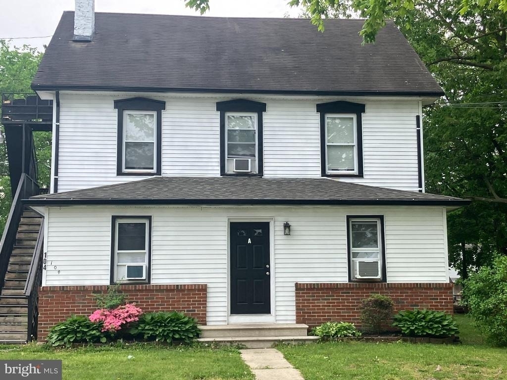 104 Market Place - Photo 2