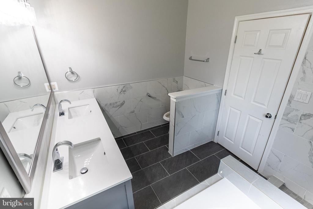 2403 Baikal Loop - Photo 32