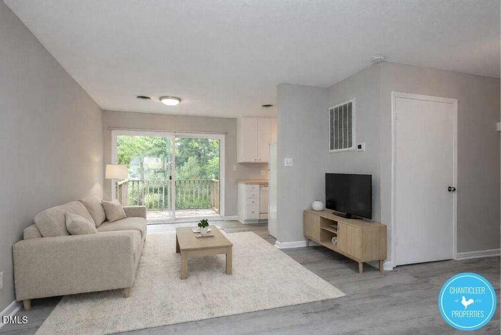 124 Rectory Street - Photo 2