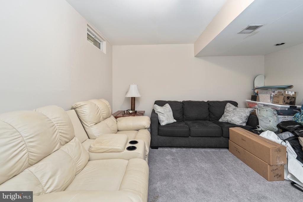 1127 Kelfield - Photo 6