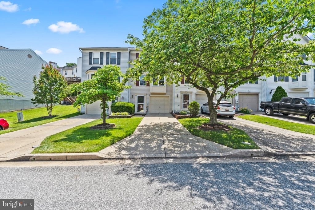 1127 Kelfield - Photo 1
