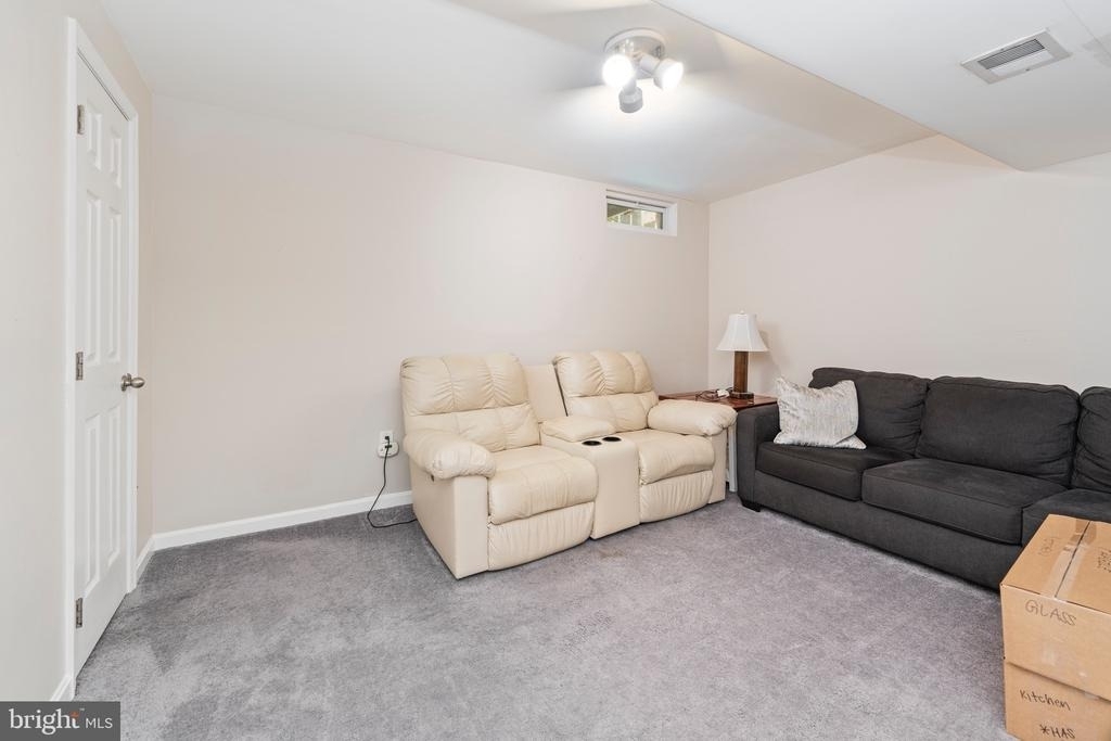1127 Kelfield - Photo 5