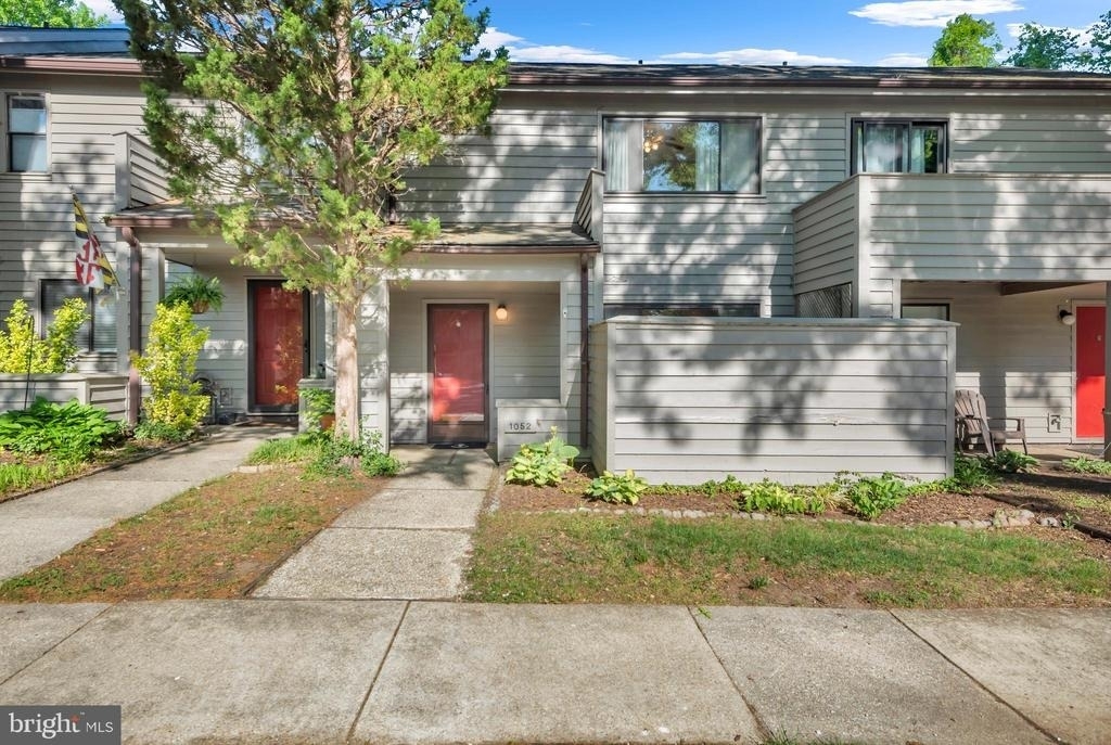 1052 Cedar Ridge Court - Photo 0