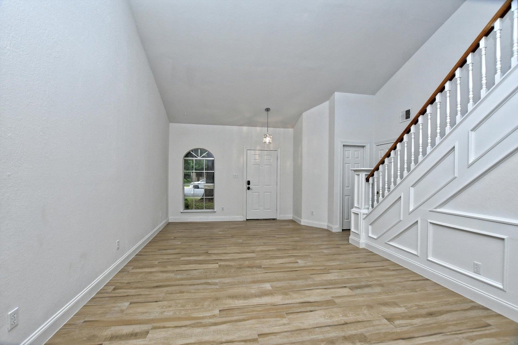 17607 Klamath Falls Dr - Photo 2