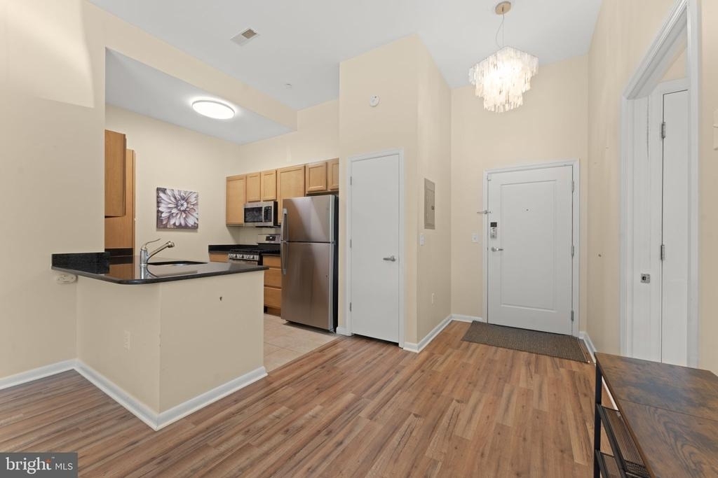 355 I Street Sw - Photo 3