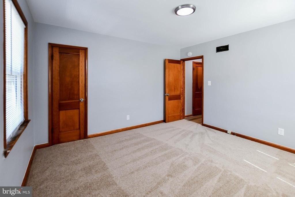 613 Hamlin Street Ne - Photo 9