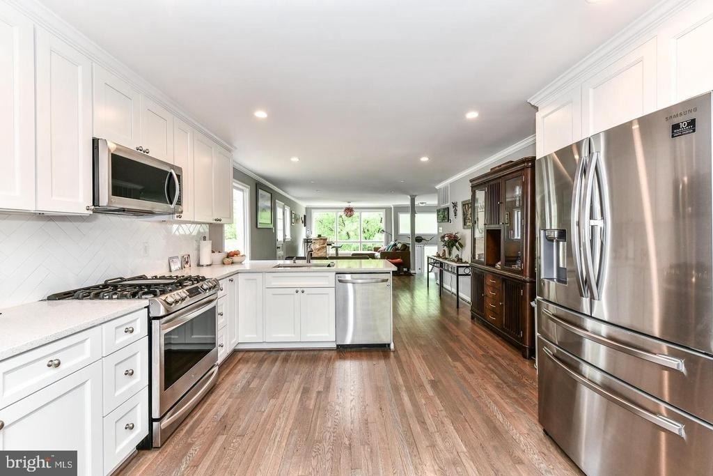 2013 Franklin Street Ne - Photo 4