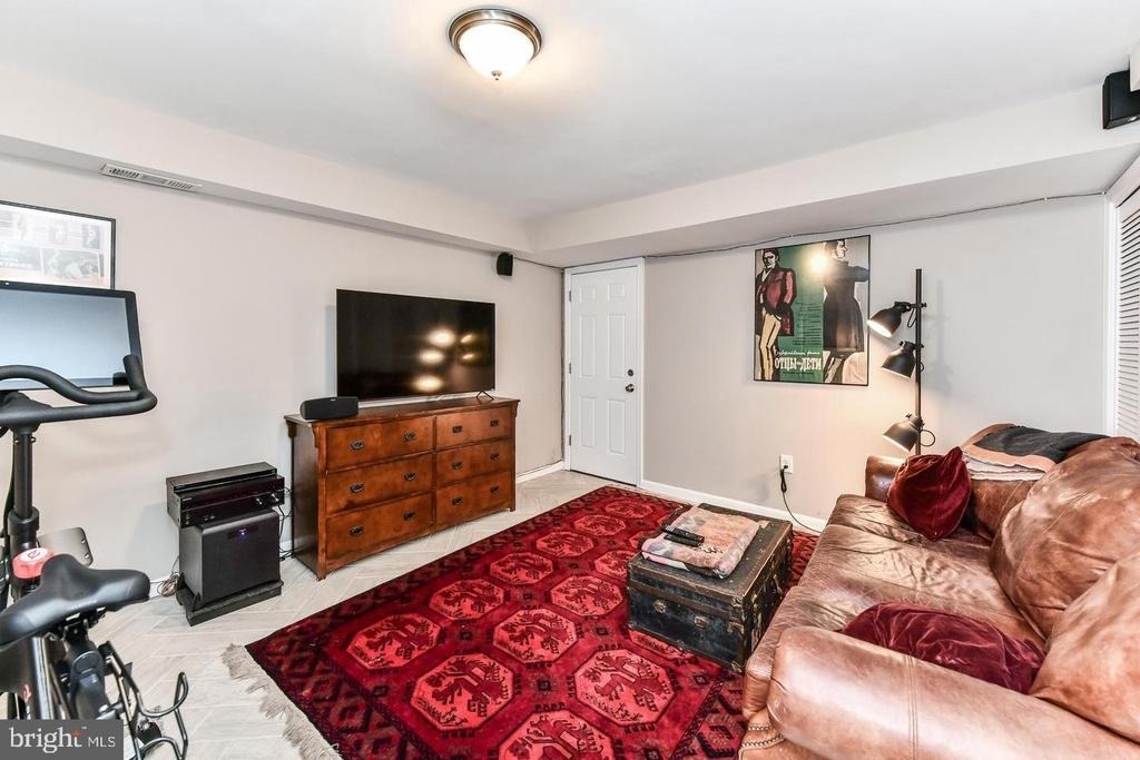 2013 Franklin Street Ne - Photo 10
