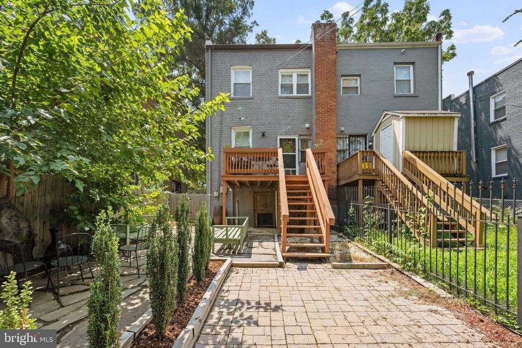 4230 Edson Place Ne - Photo 1