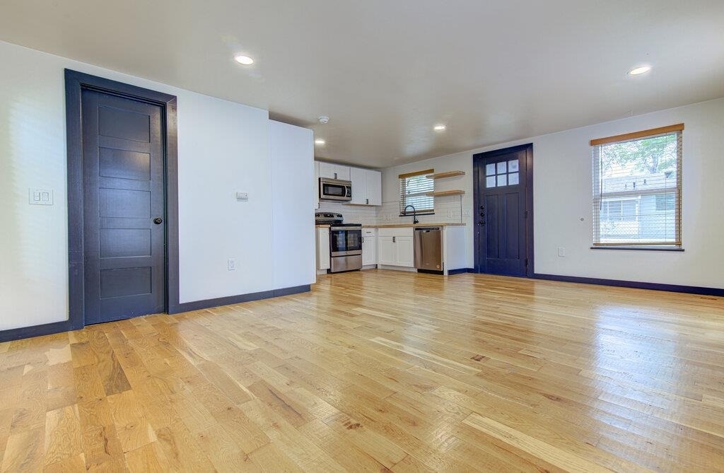 1711 Brentwood St - Photo 2