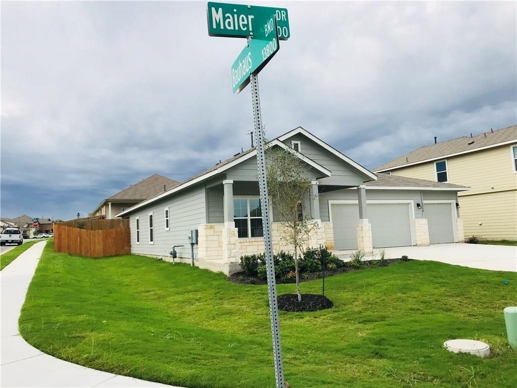 1532 Maier Dr - Photo 2