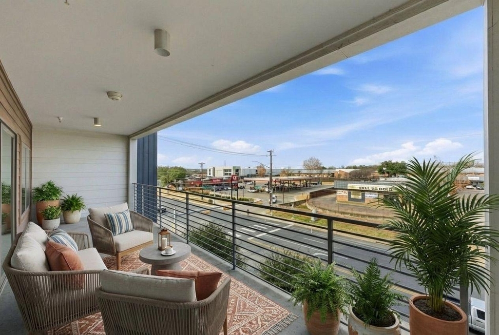 4361 S Congress Ave - Photo 2
