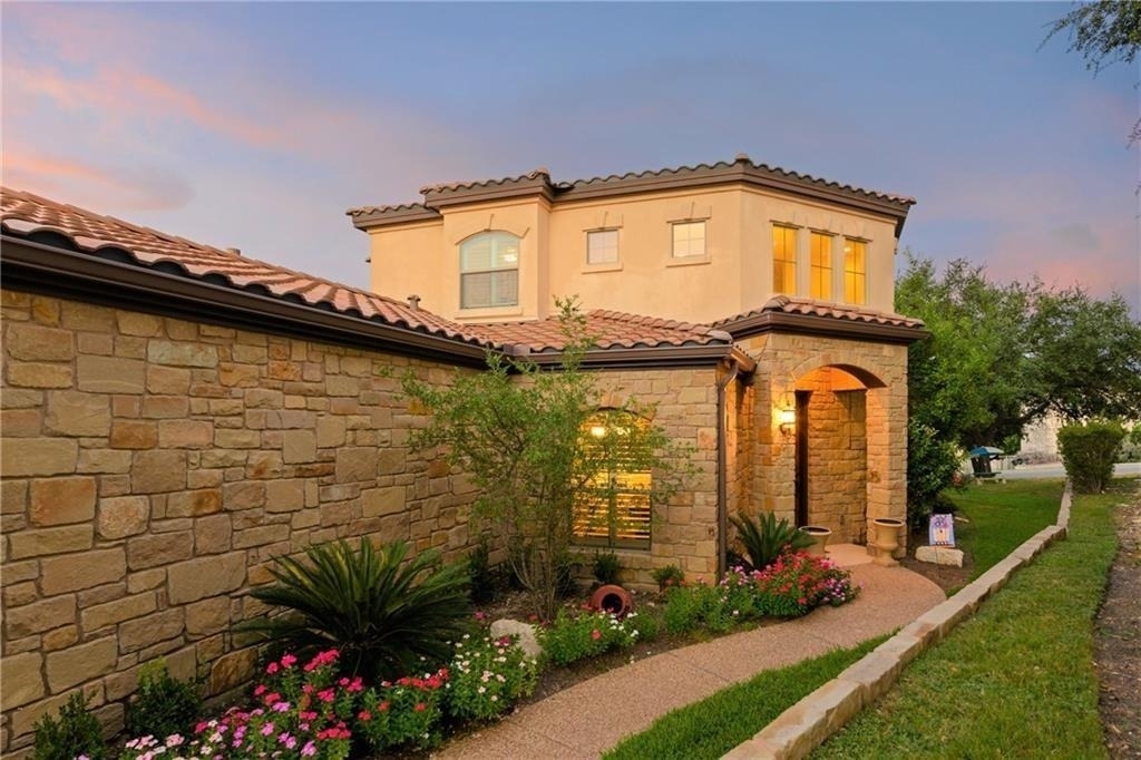 110 Oak Glen Cv - Photo 0