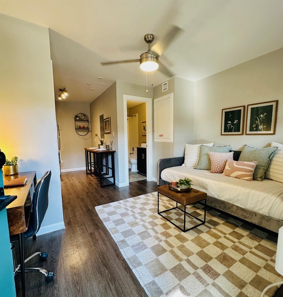 8300 N Interstate 35 Svrd B Highway - Photo 1