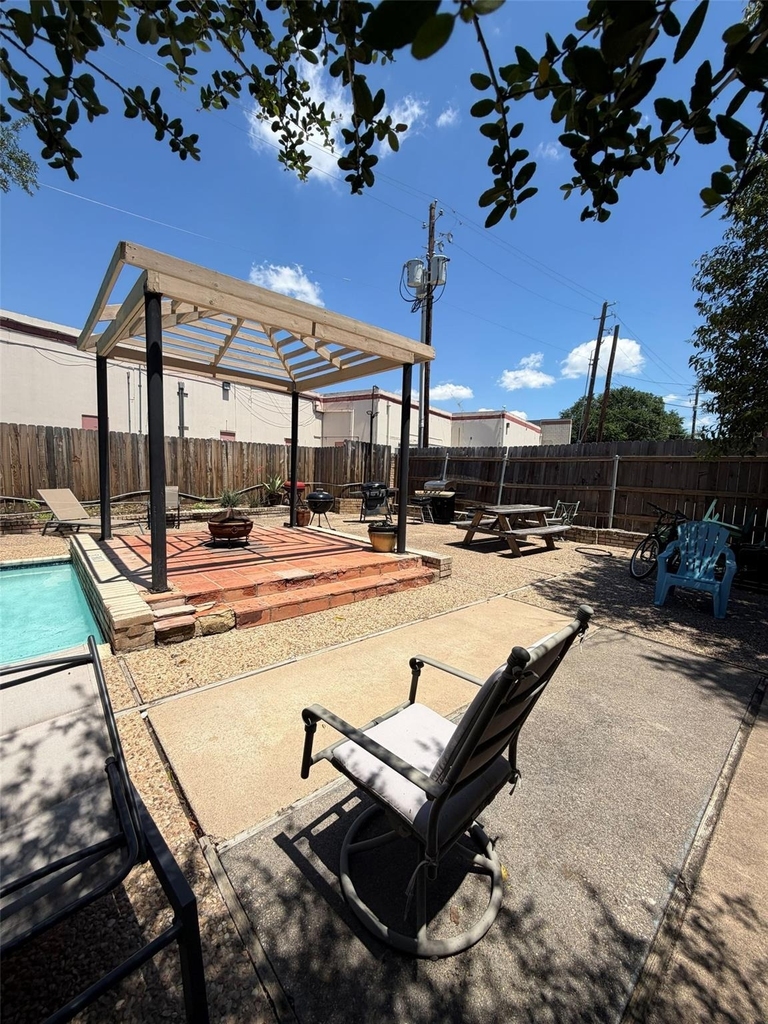 2600 Penny Ln - Photo 14