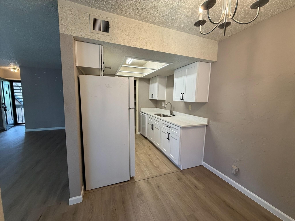 2600 Penny Ln - Photo 2