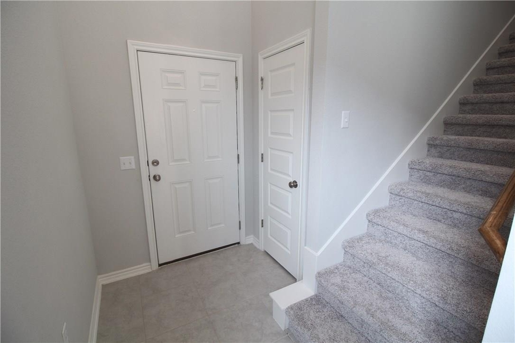 1320 Ambler Dr - Photo 2