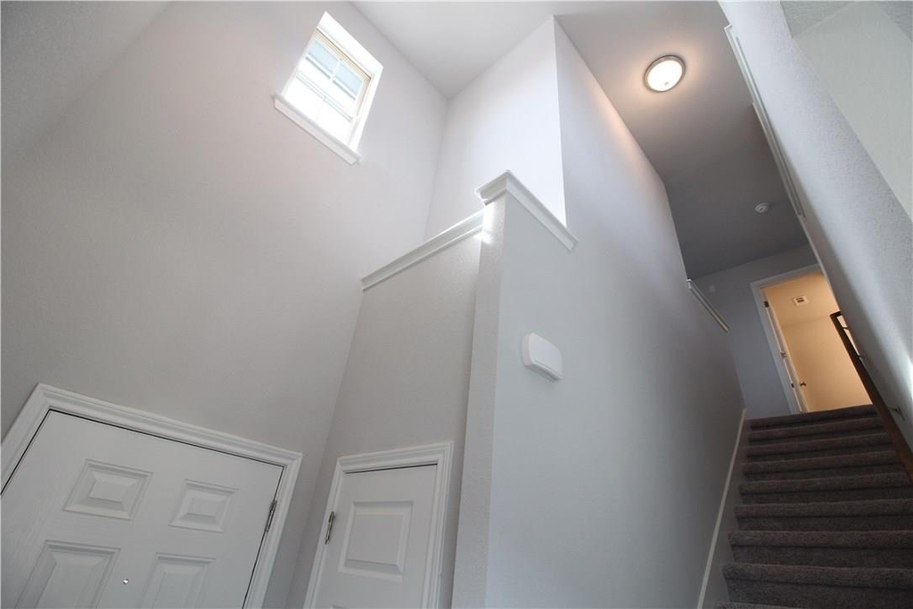 1320 Ambler Dr - Photo 3