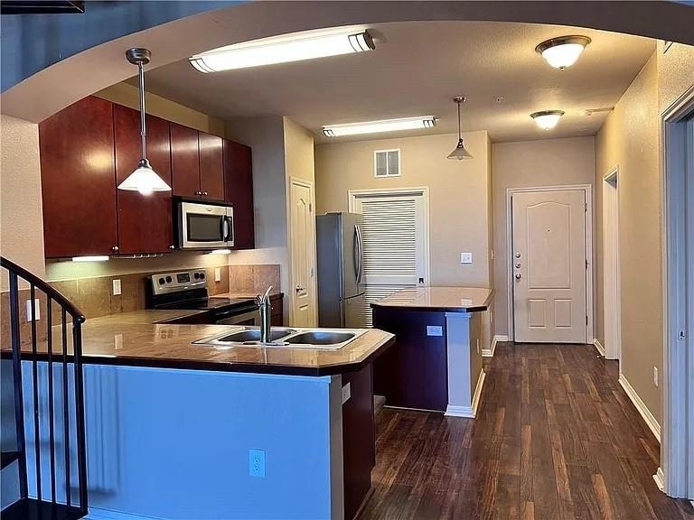 2505 San Gabriel St - Photo 2