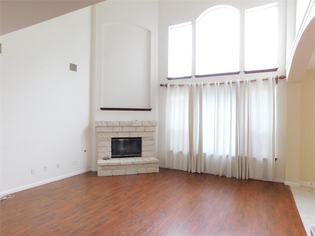 1511 Homewood Cir - Photo 4
