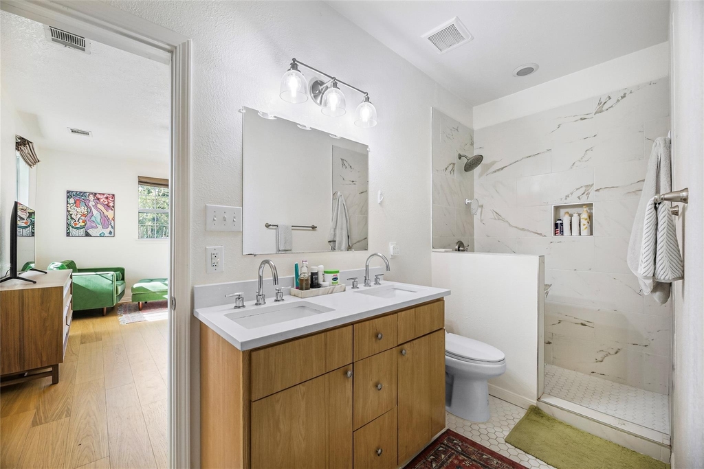 2921 E 14th St - Photo 9
