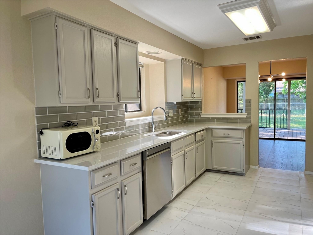 8905 Bridgewood Trl - Photo 12