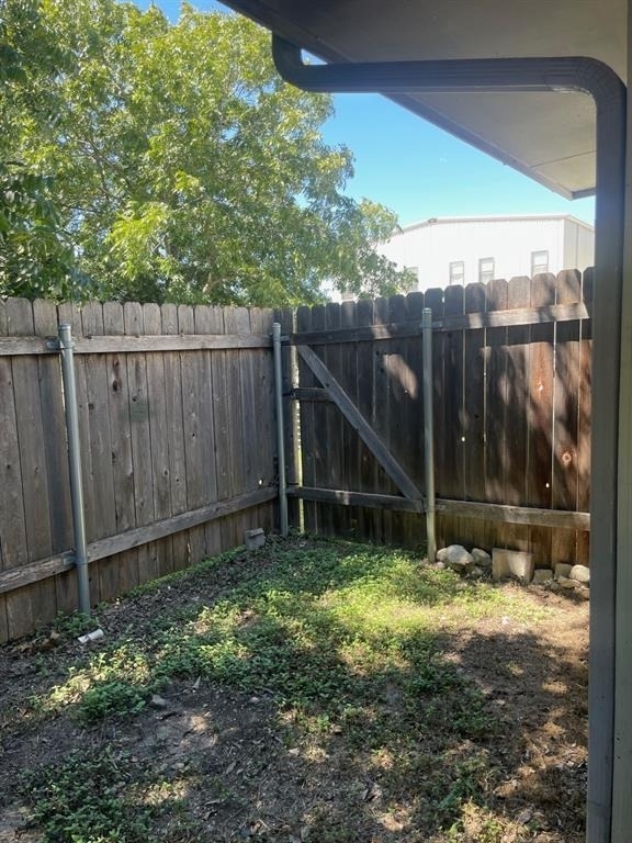 203 Railroad St - Photo 0