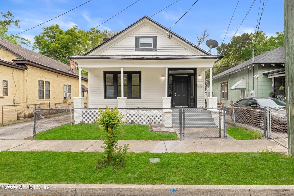 1052 E 10th Street - Photo 0