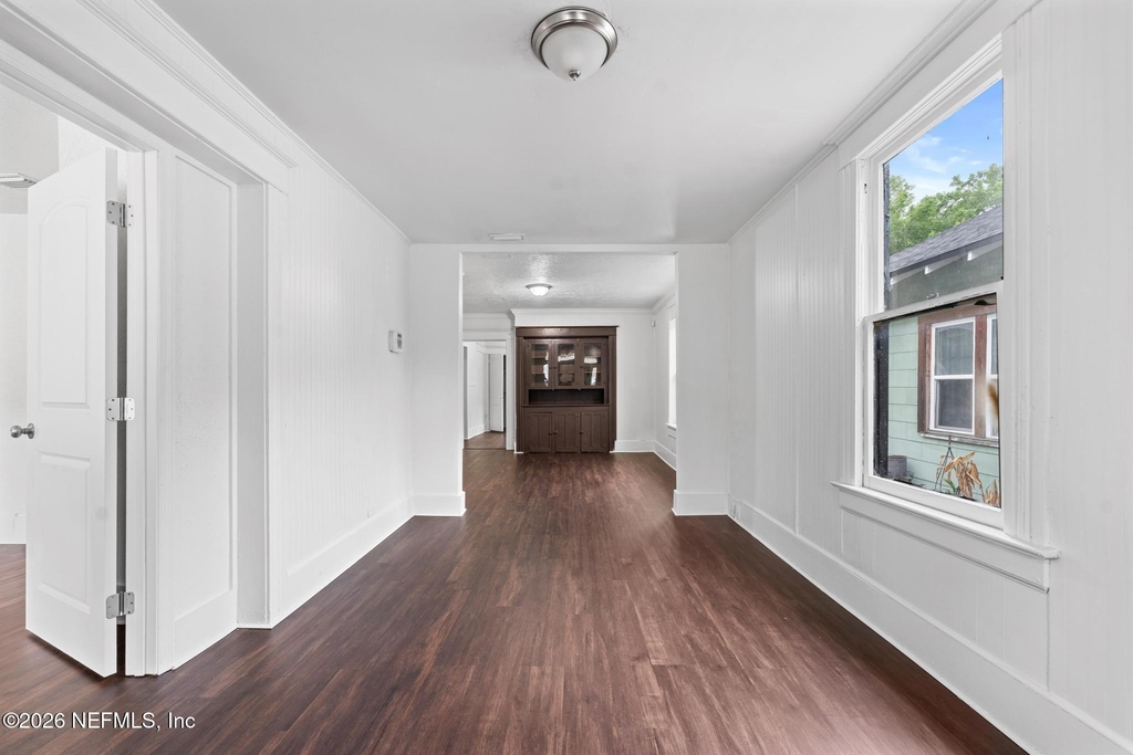 1052 E 10th Street - Photo 1