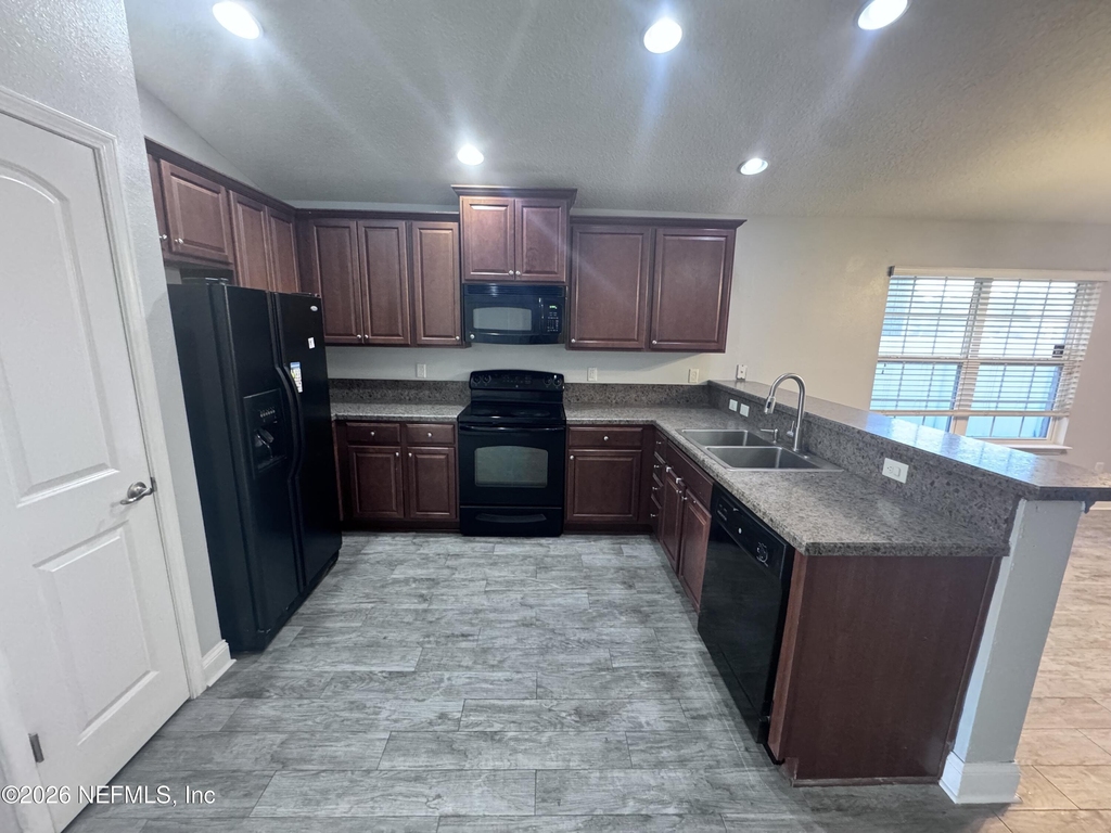 7565 Westland Oaks Drive - Photo 5