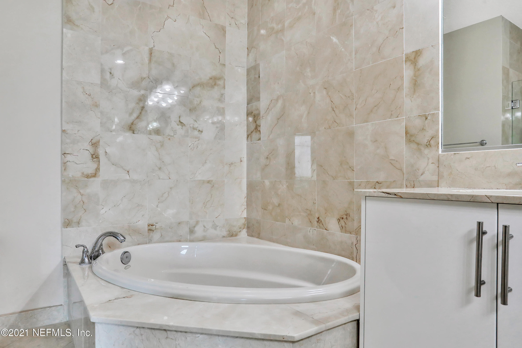 1431 Riverplace Boulevard - Photo 33