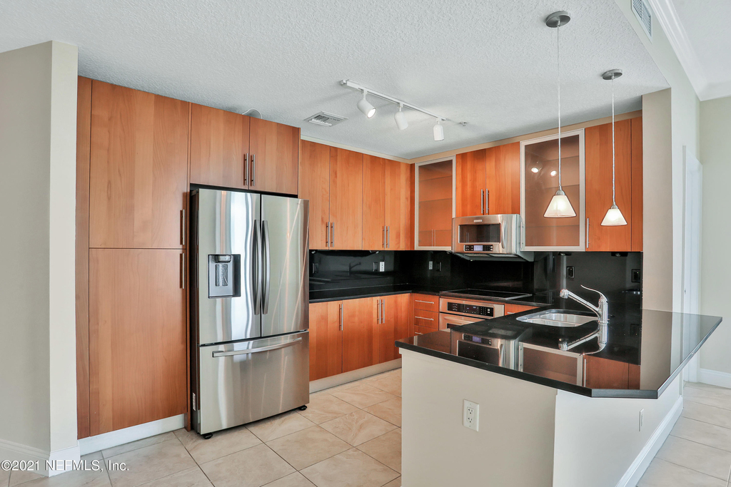 1431 Riverplace Boulevard - Photo 25
