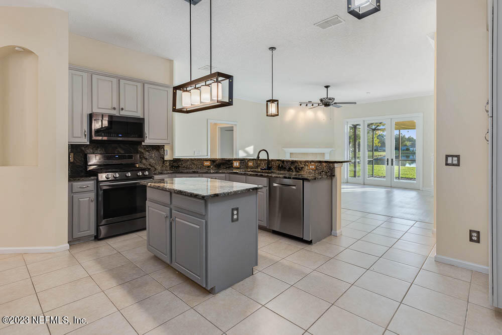 813 W American Eagle Drive - Photo 7