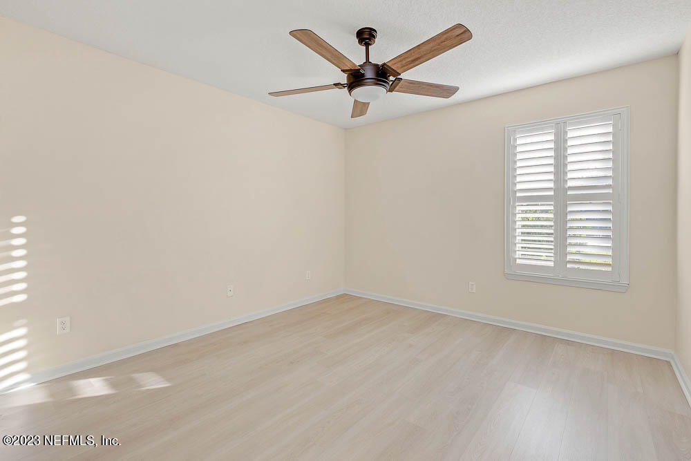 813 W American Eagle Drive - Photo 14