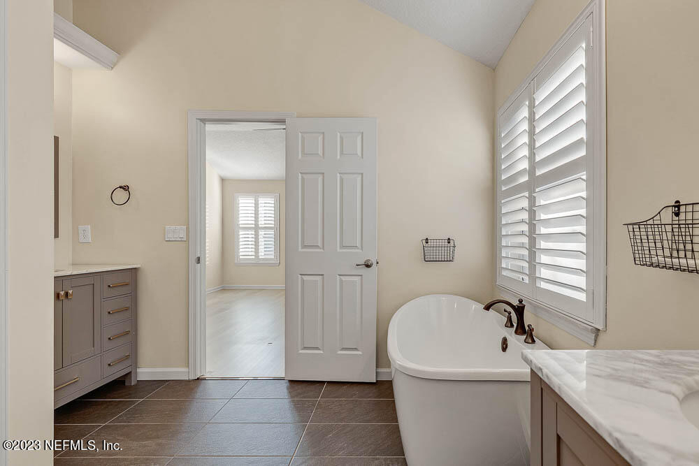 813 W American Eagle Drive - Photo 20