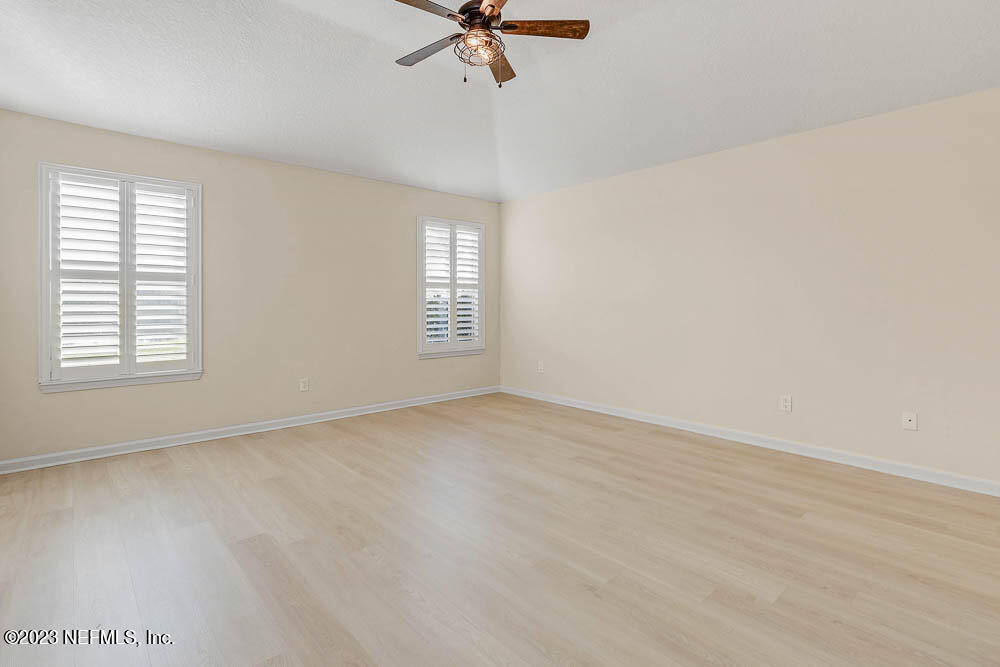 813 W American Eagle Drive - Photo 15