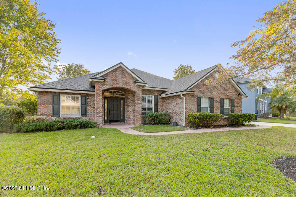 813 W American Eagle Drive - Photo 0