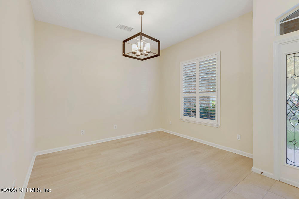 813 W American Eagle Drive - Photo 4