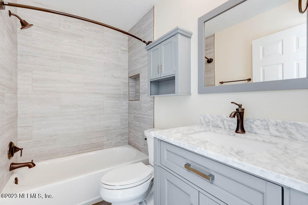 813 W American Eagle Drive - Photo 17