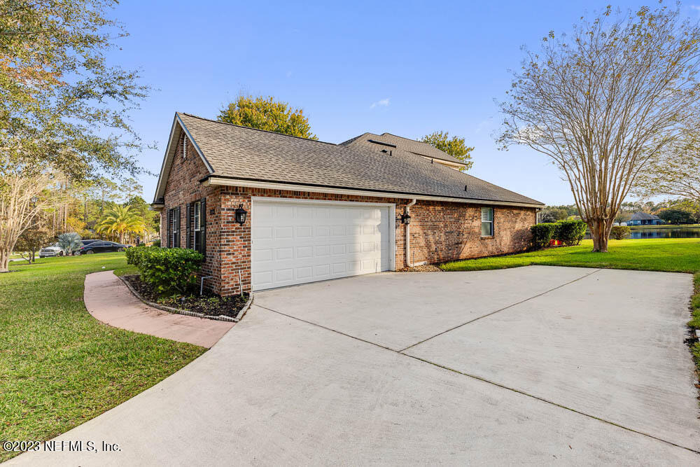 813 W American Eagle Drive - Photo 2