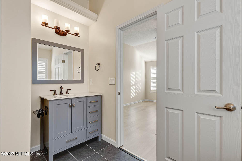 813 W American Eagle Drive - Photo 21