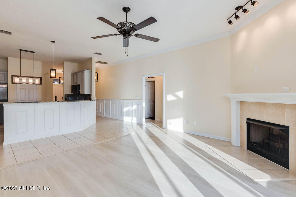 813 W American Eagle Drive - Photo 11