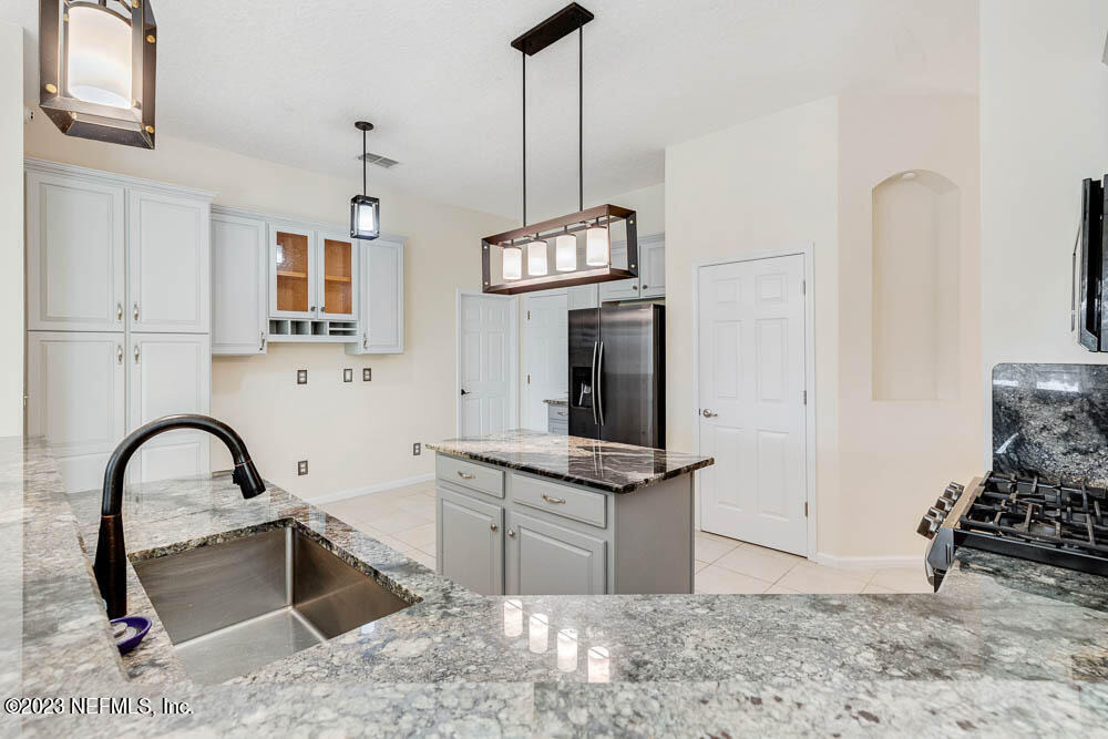 813 W American Eagle Drive - Photo 9