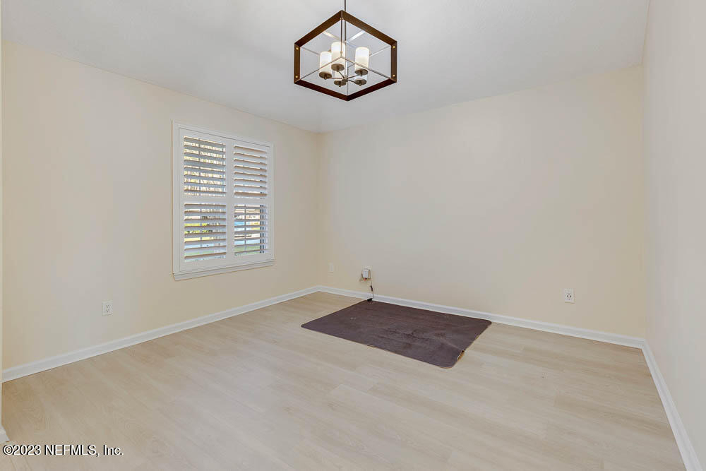 813 W American Eagle Drive - Photo 5