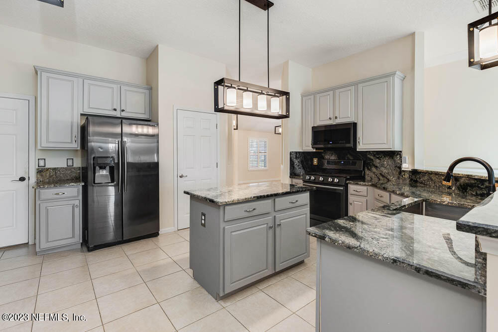 813 W American Eagle Drive - Photo 8