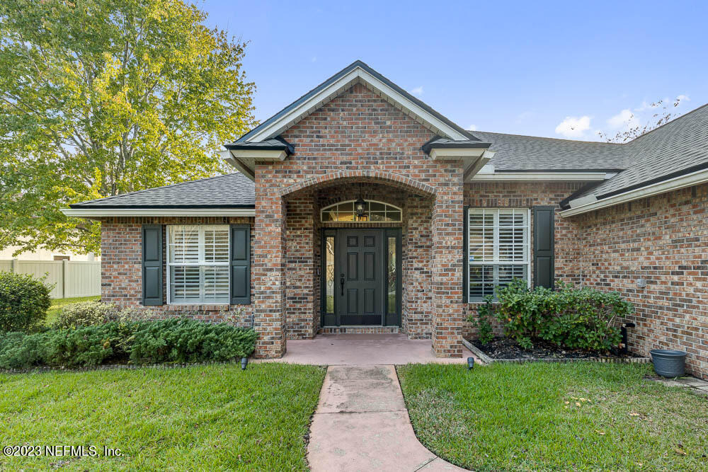 813 W American Eagle Drive - Photo 1