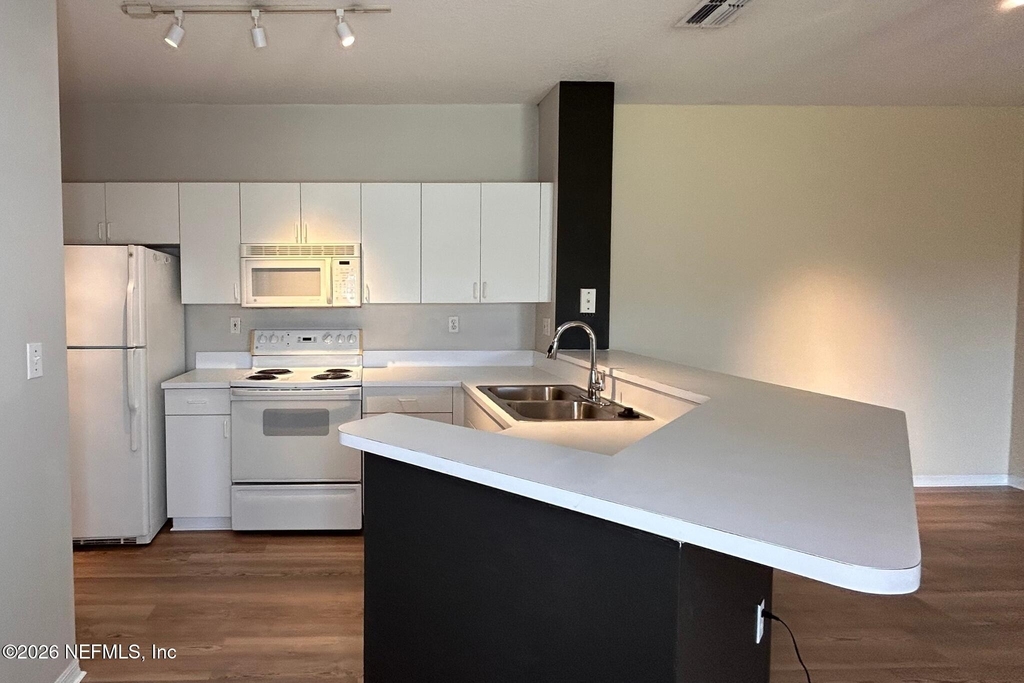 540 Florida Club Boulevard - Photo 9