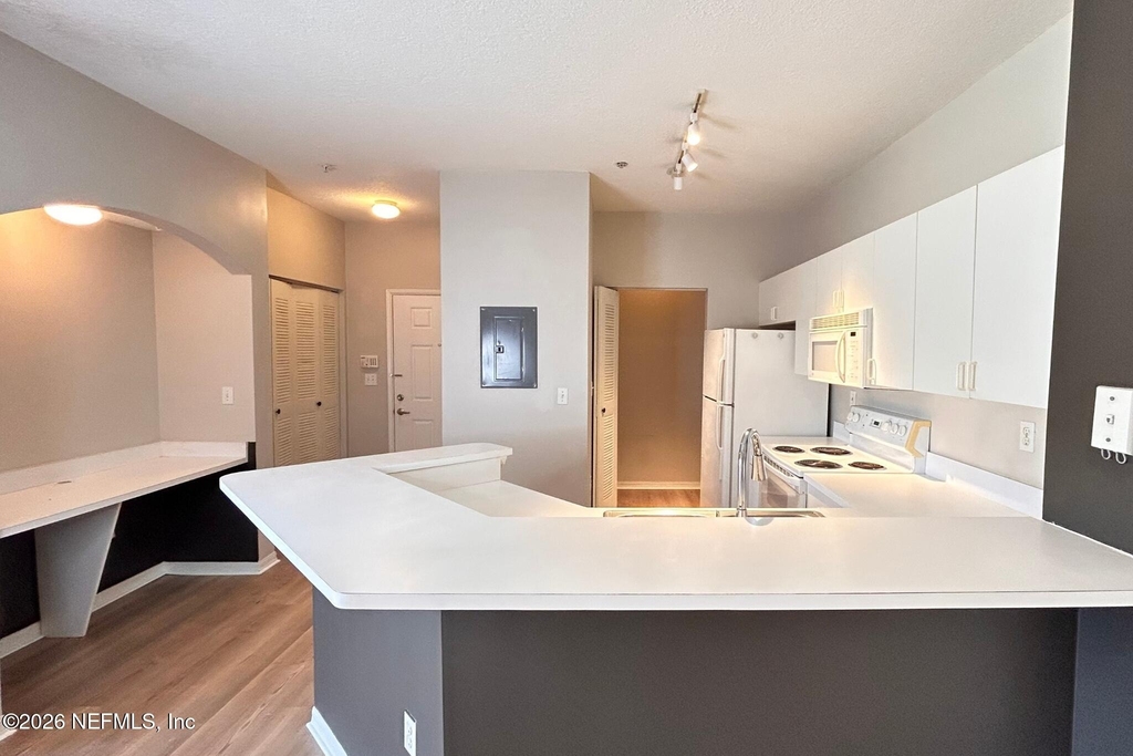 540 Florida Club Boulevard - Photo 8