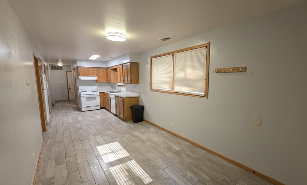 445 W 37th Street - Photo 2