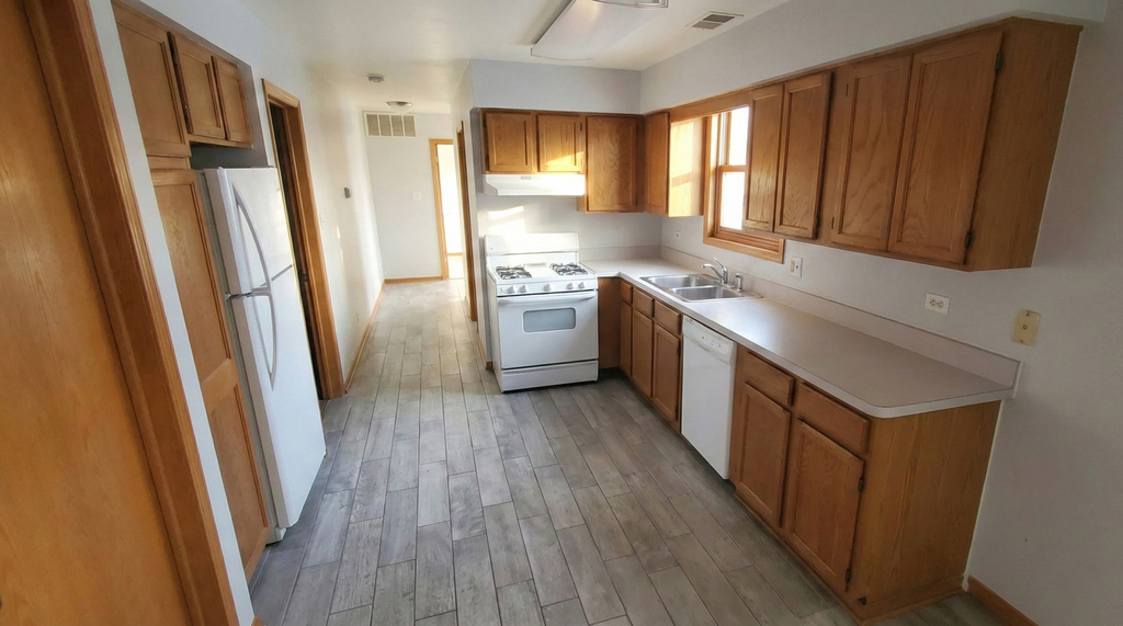 445 W 37th Street - Photo 1